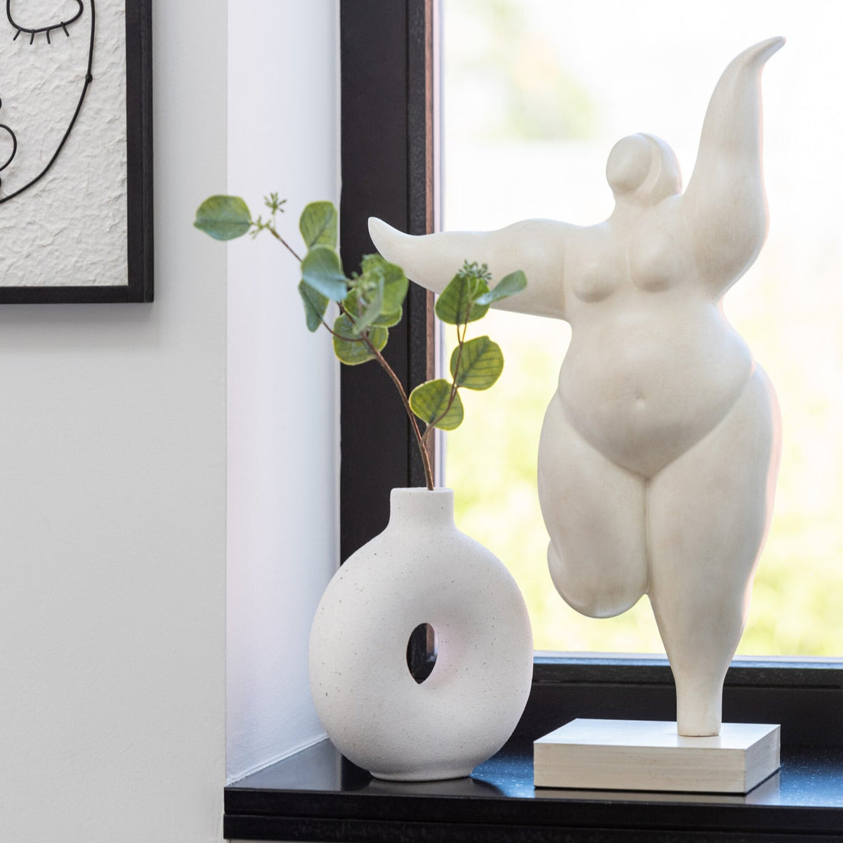 Figura Delphine Poly Beżowa H52cm J-Line