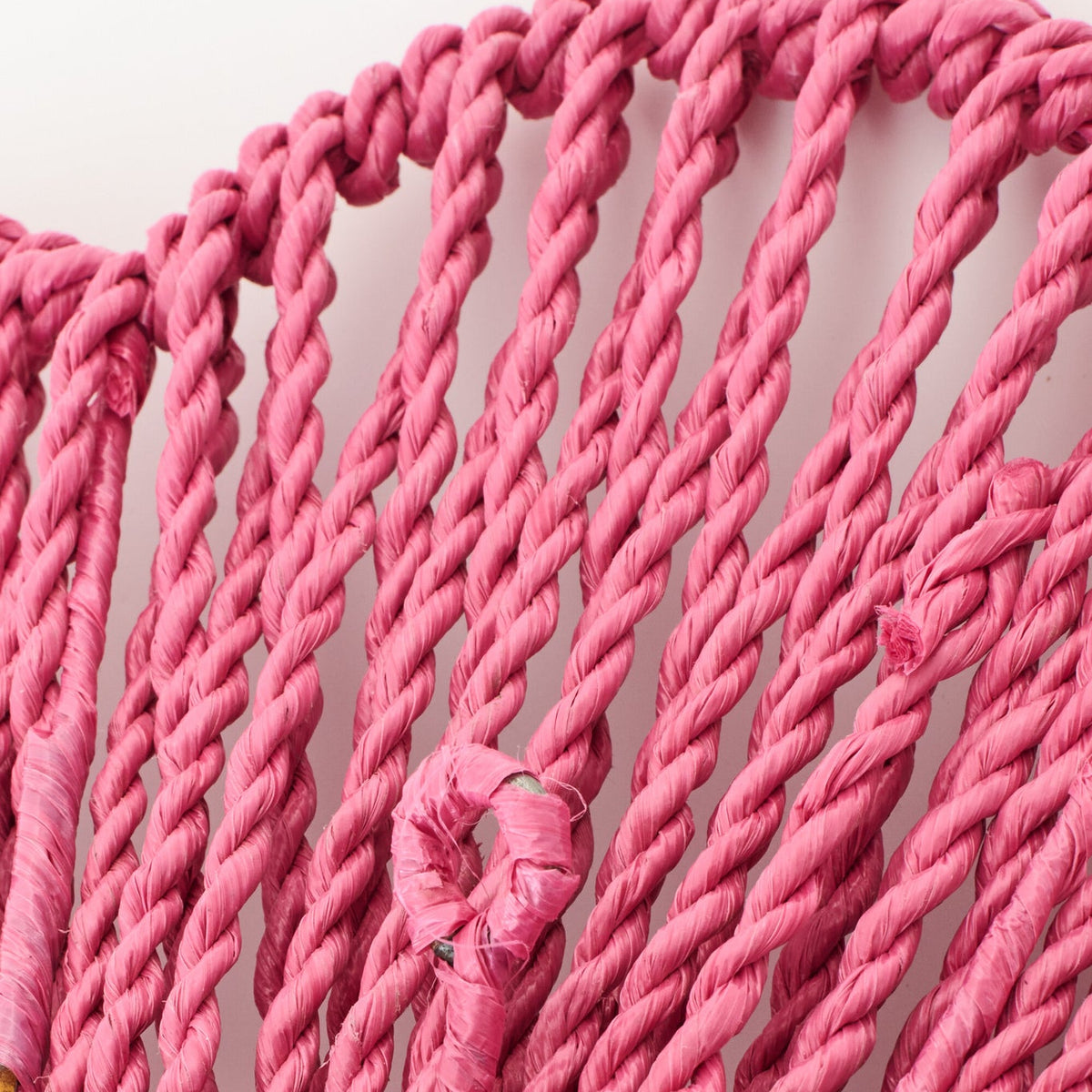 Lustro ścienne Raffia ciemnoróżowe J-Line