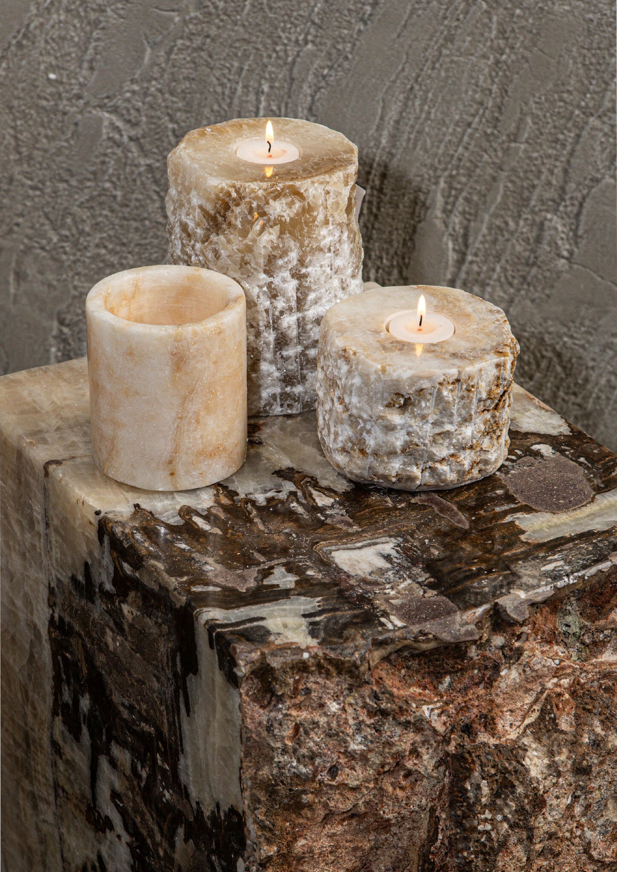 Stolik kawowy Keydan Natural Onyx Lapis z surową krawędzią PTMD