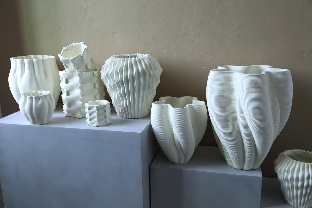 Barren Biały Wazon Okrągły z Cementu Wzór Falisty 3D L PTMD