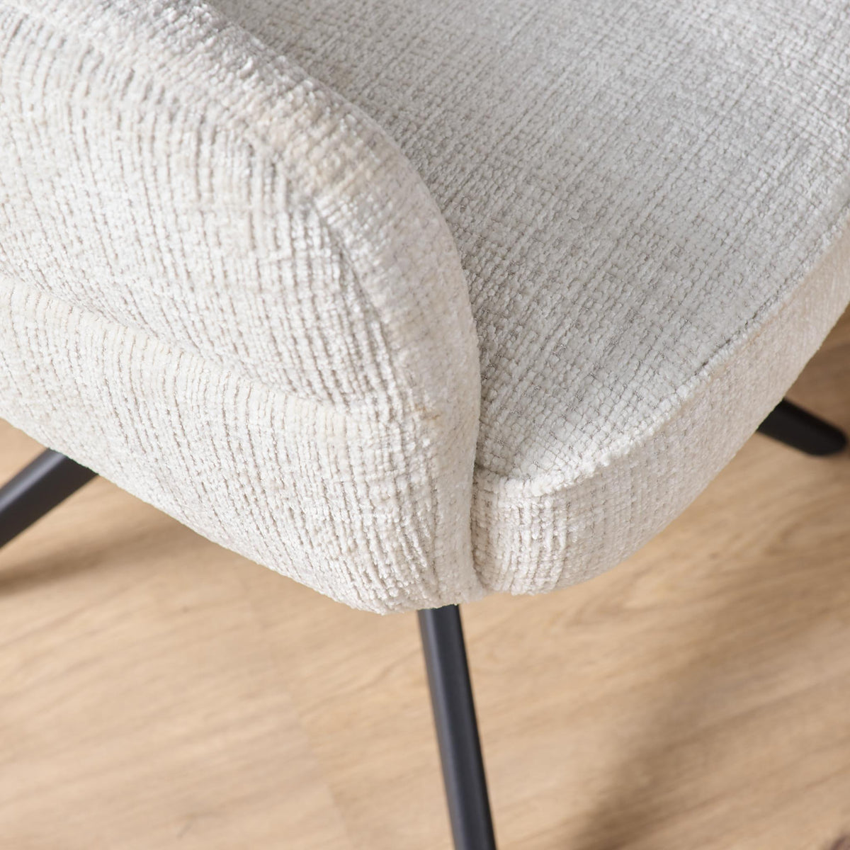 Bella eetkamerstoel van Starfurn, zachte stoffering Cremona 01 in off white