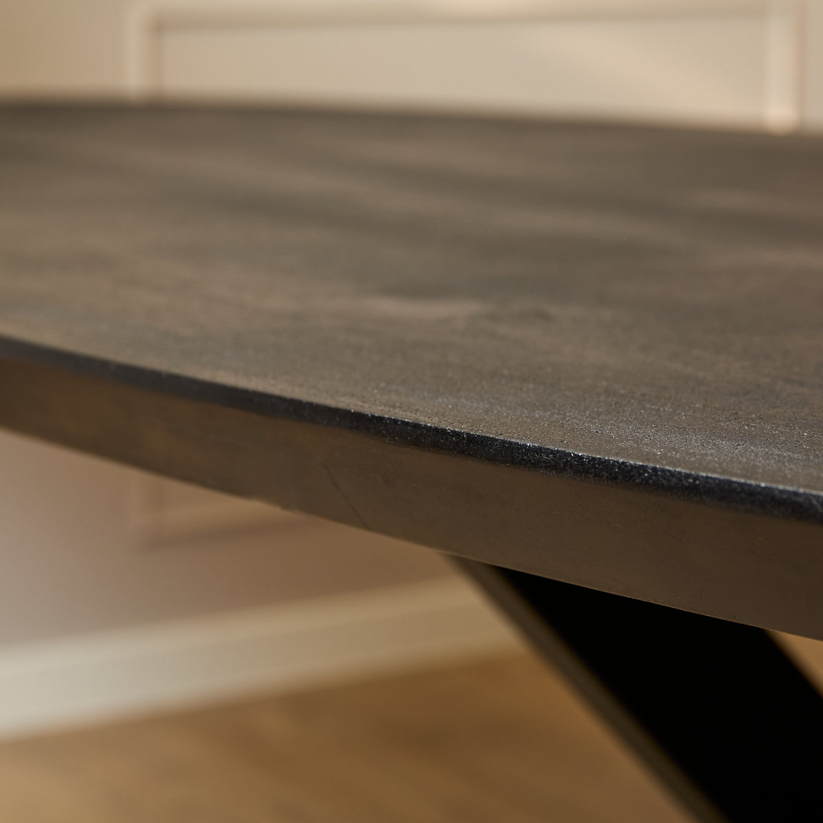 Zwarte eettafel Brandy van Starfurn, 240 cm lang en 110 cm breed