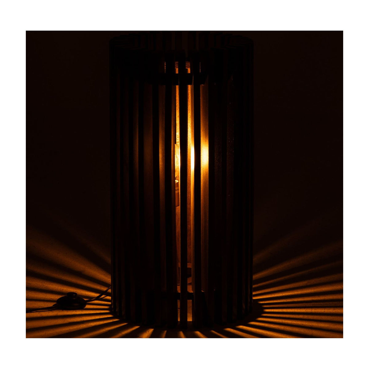 Lampa stołowa żebrowana z drewna mango, ciemnobrązowa, J-Line