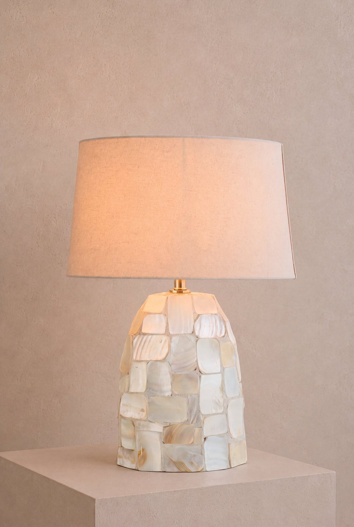 Lampa stołowa Efekt perłowy Muszla Kolor złamanej bieli/jasnobeżowy J-Line