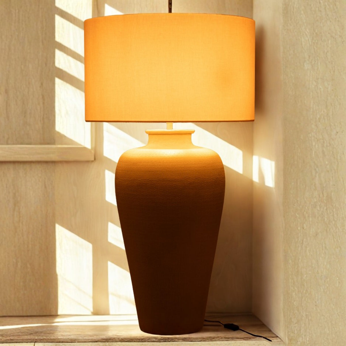 Lampa stołowa cylindryczna aluminiowa ecru J-Line