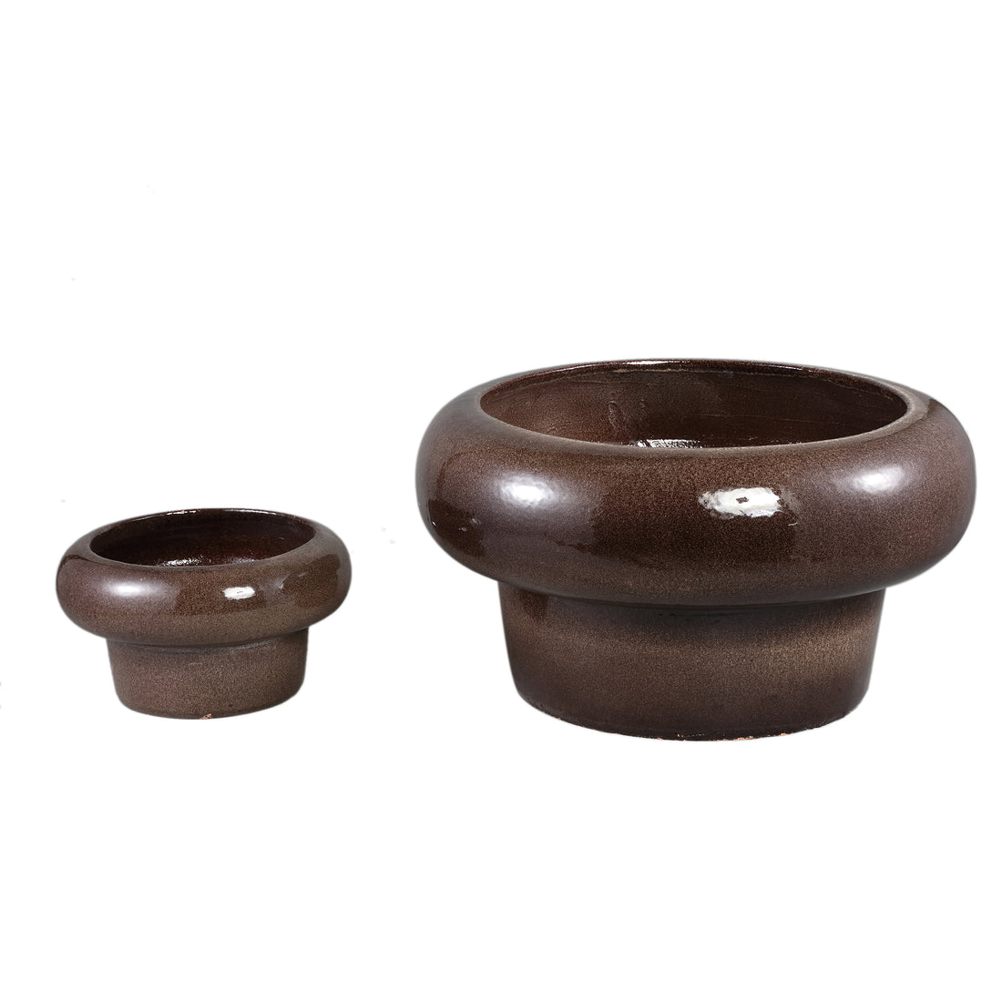 Zestaw 2 duże brązowe, szkliwione doniczki ceramiczne Megga o grubym brzegu PTMD