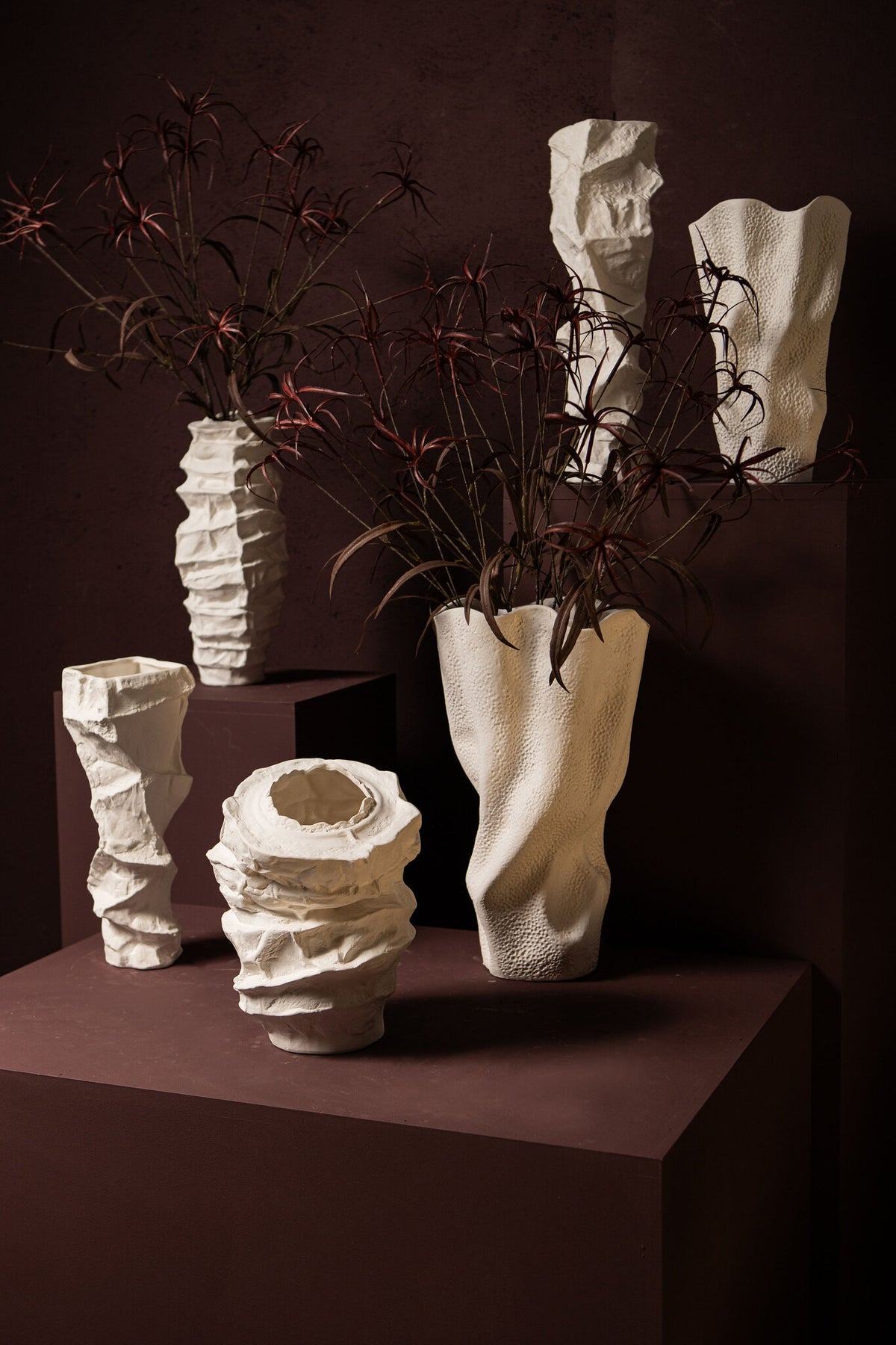 Aharon Wazon ceramiczny biały nieregularny wąski L 24x23x51cm PTMD