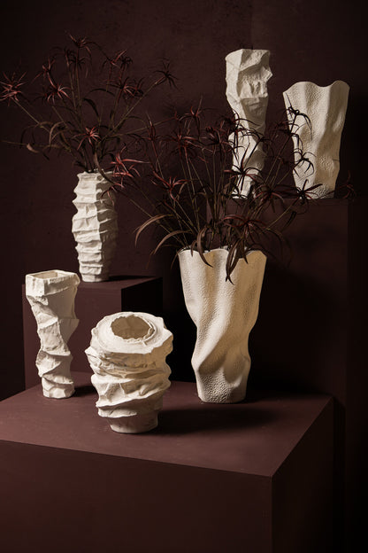 Aharon Wazon ceramiczny biały nieregularny wąski L 24x23x51cm PTMD