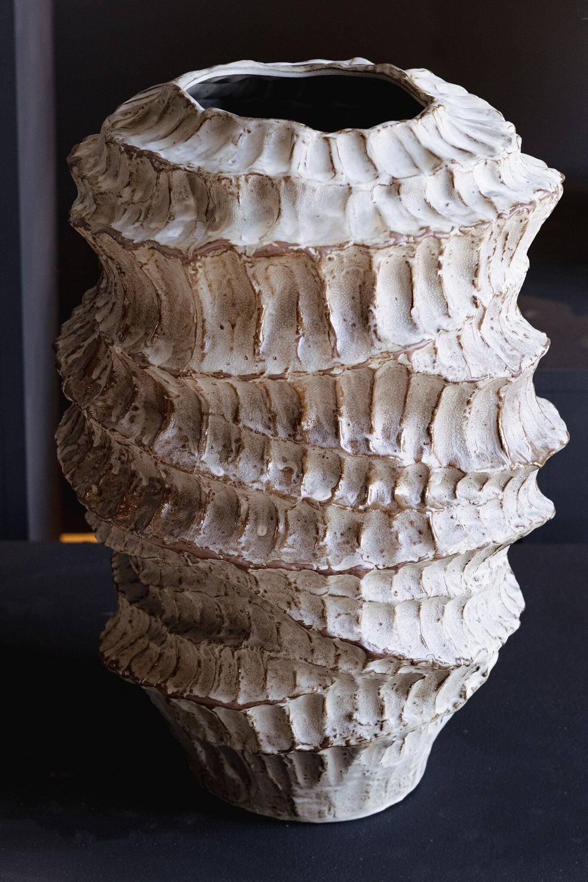 Talan Beżowa Okrągła Falista Żebrowana Waza Ceramiczna B PTMD