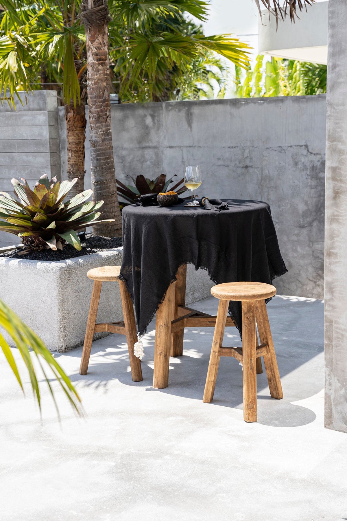 Lniany obrus – czarny – 150 × 200