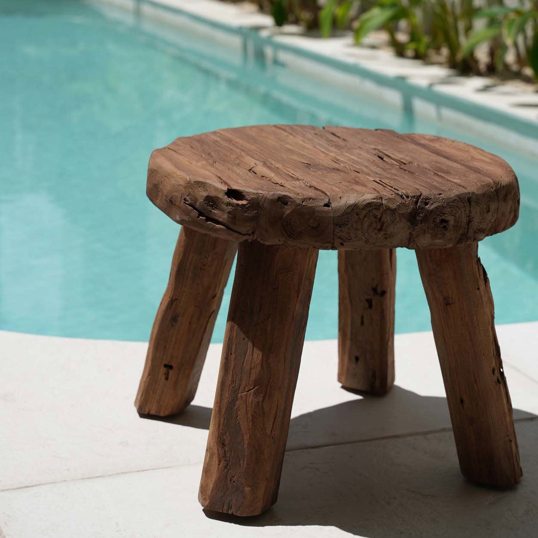 Rustykalny stolik pomocniczy Marabunta – naturalny Bazar Bizar