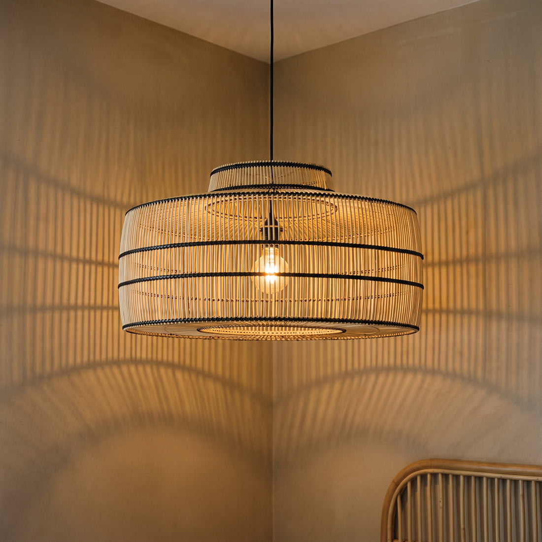 Lampa wisząca Stella z rattanu – surowce