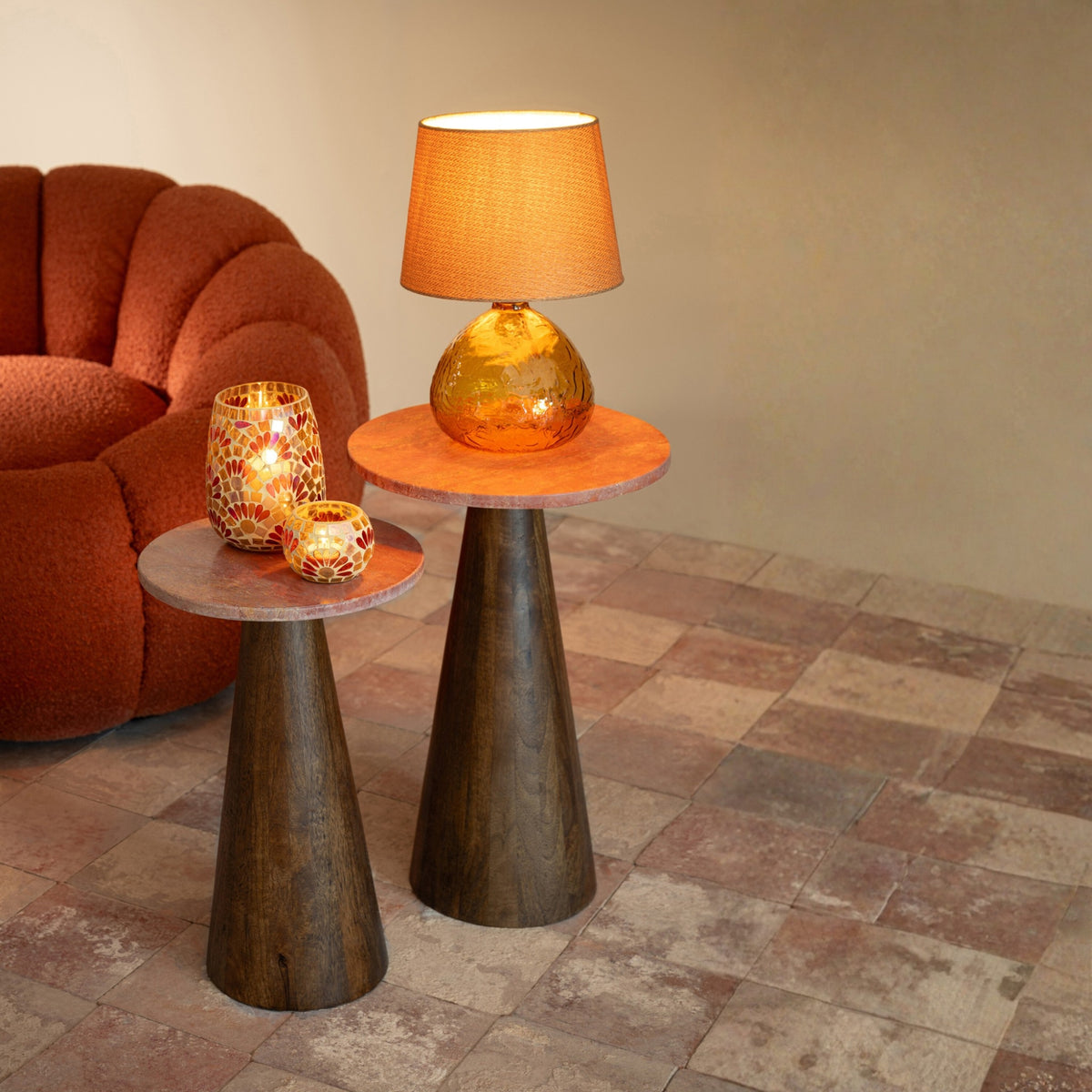 Zestaw 2 stolików pomocniczych okrągłych marmurowych Terracotta/ciemnobrązowych J-Line