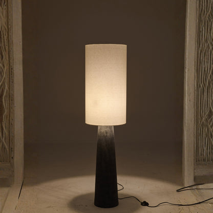 Lampa podłogowa Ava z włókna szklanego czarna/biała średnia J-Line