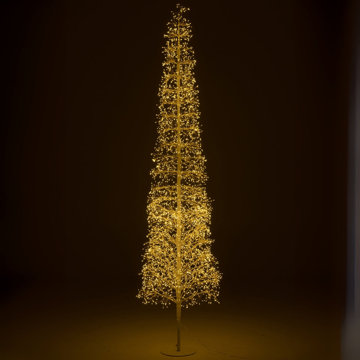 Choinka z lampkami LED w kolorze ciepłej bieli, metalowa, biała, rozmiar XL, wysokość 240 cm, J-Line