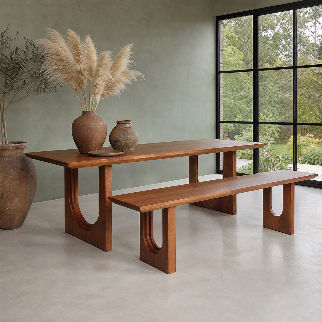 Stół do jadalni Bullnose Chamfered Arch z drewna mango 240 cm Raw Materials