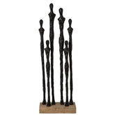 Beeld Mensen Op Sokkel van J-Line, gestileerde figuren in naturel en zwart op een houten voet