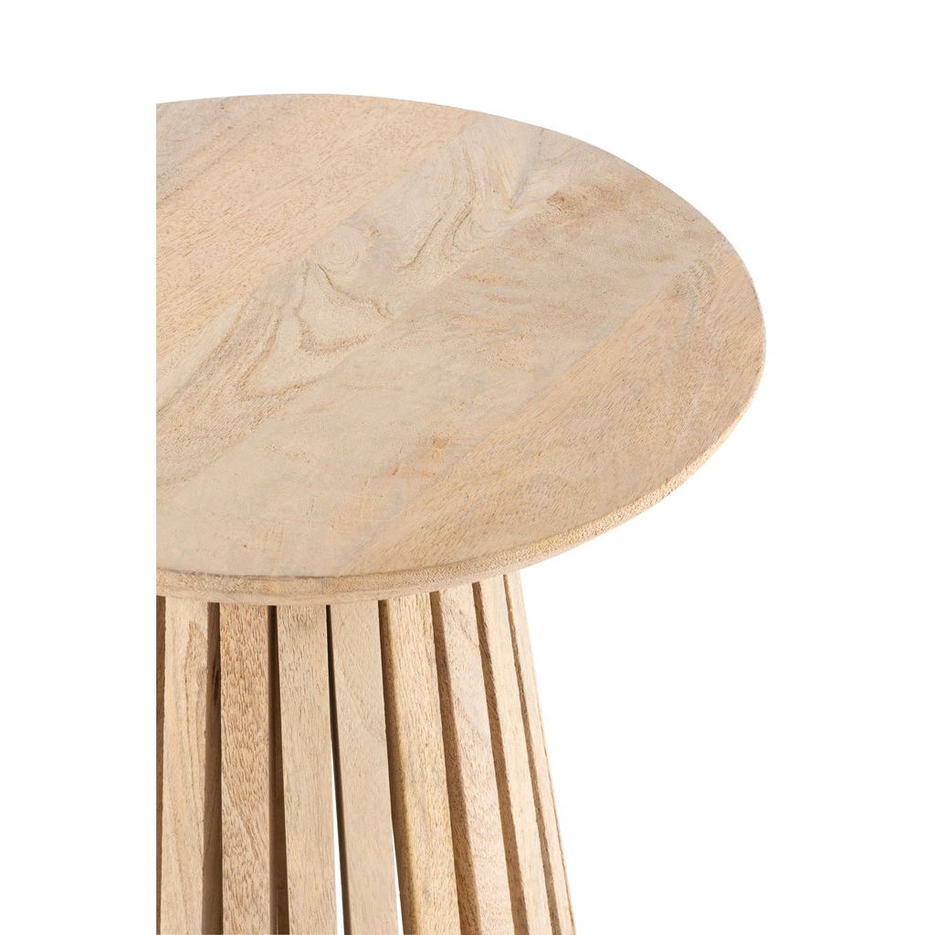 Bijzettafel Vincent van J-Line, detail van het ronde blad in naturel mangohout