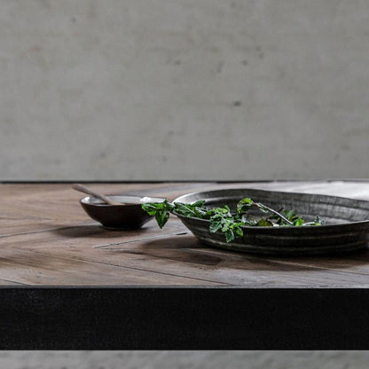 Eetkamertafel Criss Cross van DTP Home, houtnerf en kleurnuances in close-up