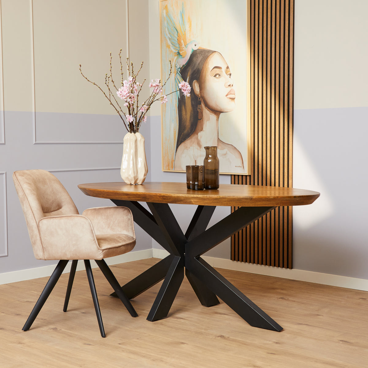 Eettafel Brandy Mangohout Ovaal 180cm van Starfurn met zwarte matrixpoot