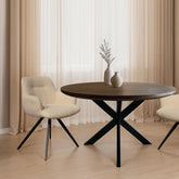 Eettafel Jesper Chestnut Ø120cm in een eetkamer