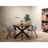 Rocky eettafel Pecan van Livingfurn, afmetingen Ø130cm x H76cm