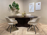Sevilla eettafel Chestnut van Livingfurn, afmetingen L300cm x B110cm x H76cm