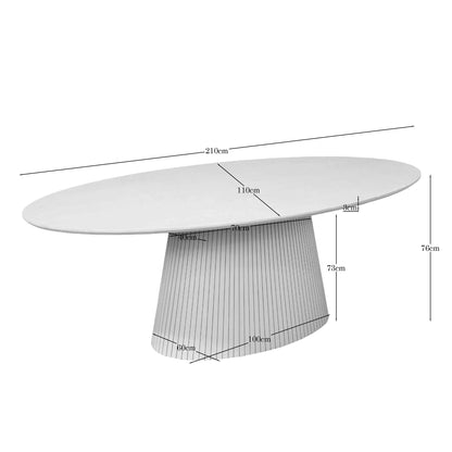 Bruine ovale Solana eettafel van 210 cm gedekt in een ruime eetkamer