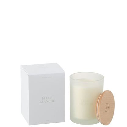 Geurkaars Accords Essentiels Fleur Blanche 38 Uur van J-Line, witte glazen pot met houten deksel naast de geschenkdoos