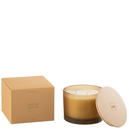 Geurkaars Accords Essentiels Santal Satiné 28 Uur van J-Line, gele glazen pot met houten deksel naast de geschenkdoos