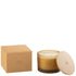 Geurkaars Accords Essentiels Santal Satiné 28 Uur van J-Line, gele glazen pot met houten deksel naast de geschenkdoos