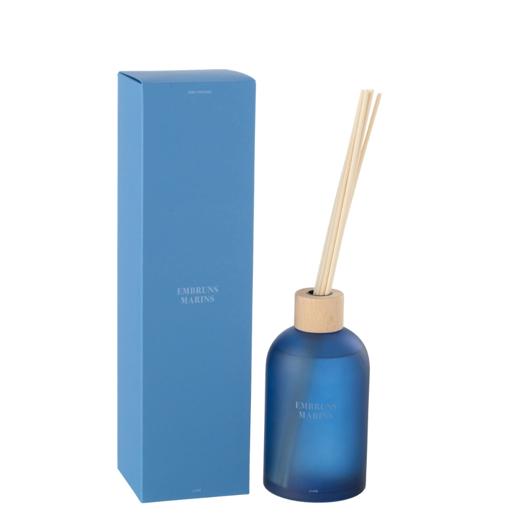 Geurstokjes Accords Essentiels Embruns Marins 550ml van J-Line, blauwe glazen fles met geurstokjes naast de geschenkdoos
