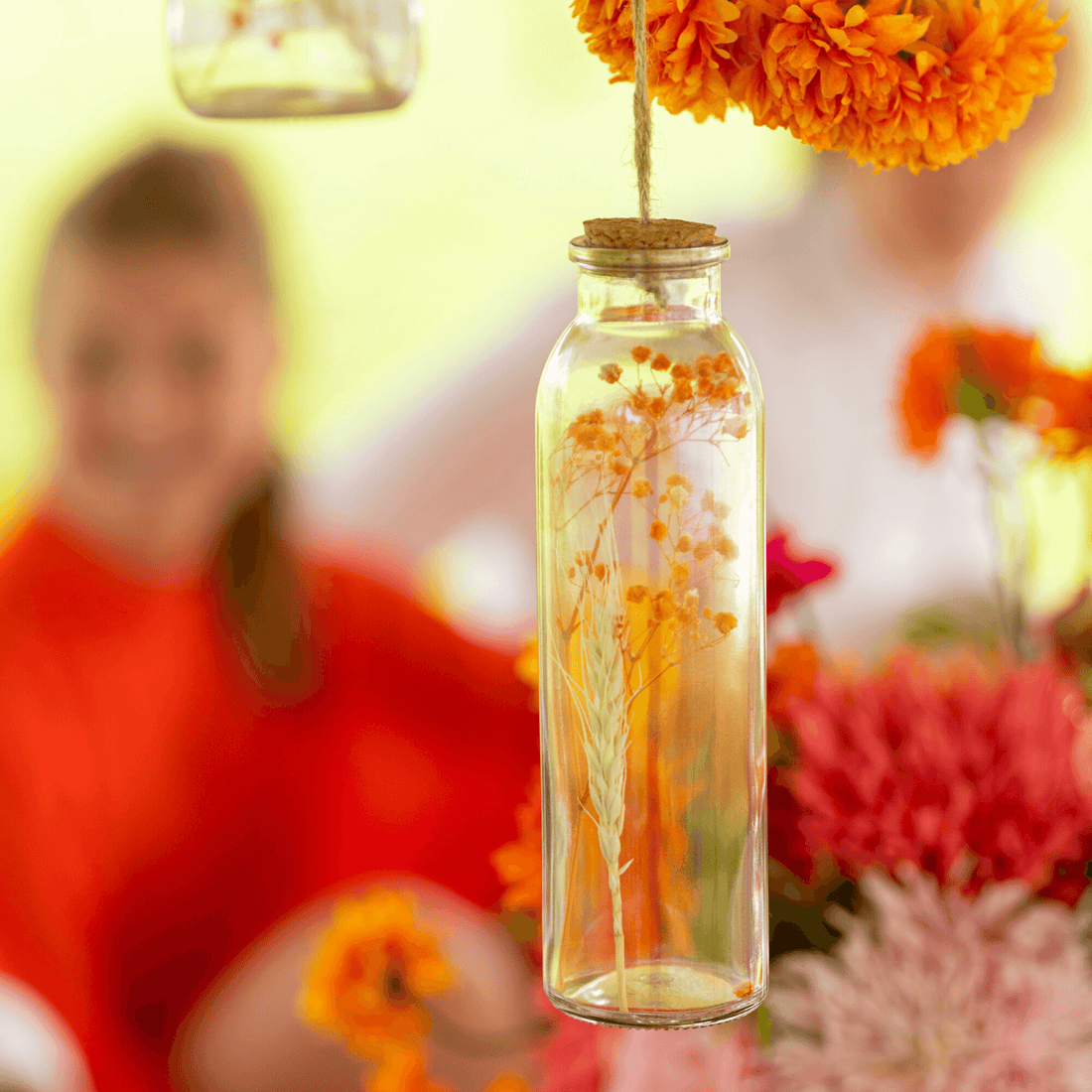 Hangende Flessen Kleurrijk Gedroogde Bloemen Glas Mix Large Set van 4 - Paas - J-Line - livinglovely.nl