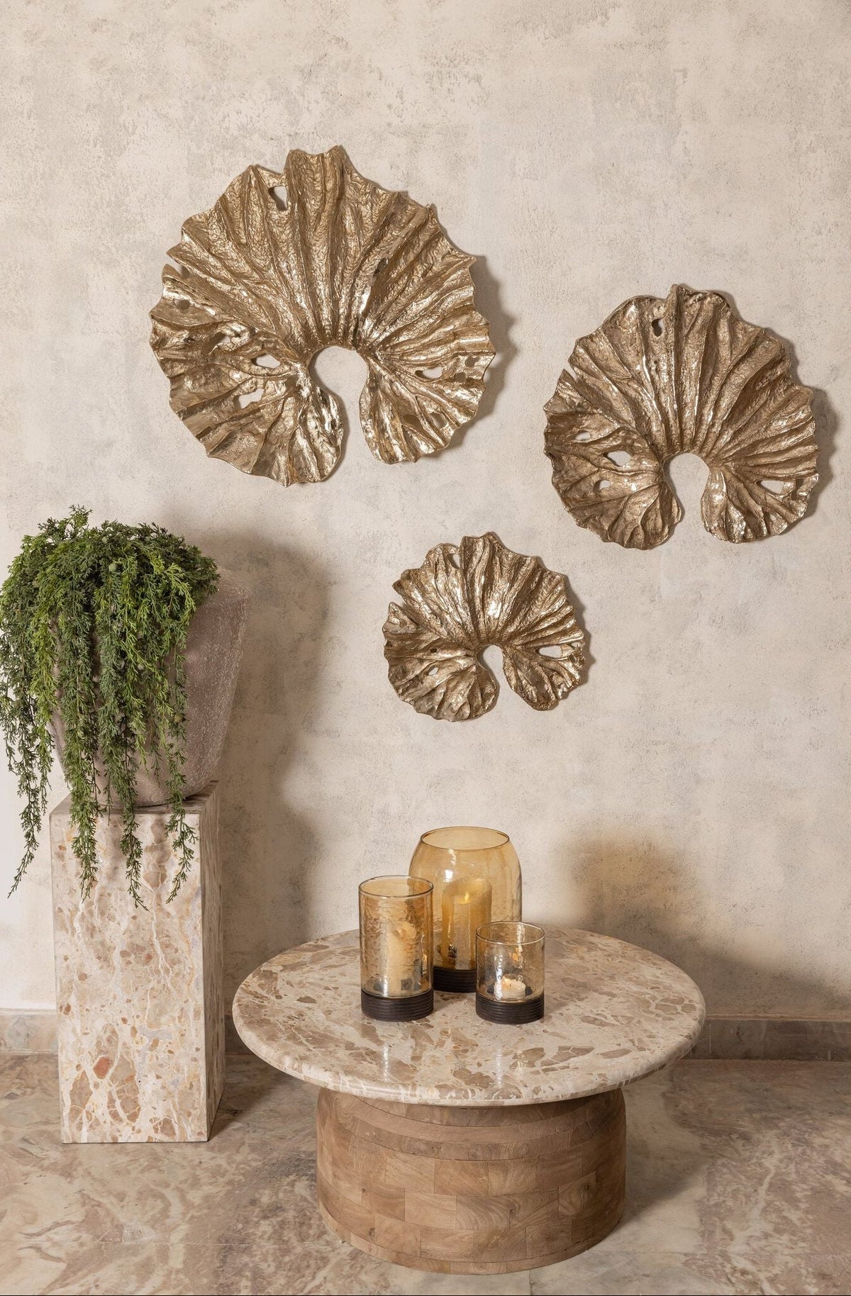 Merial Wandpaneel Lotusblad Small van PTMD, sfeerbeeld met het wandpaneel in een interieur