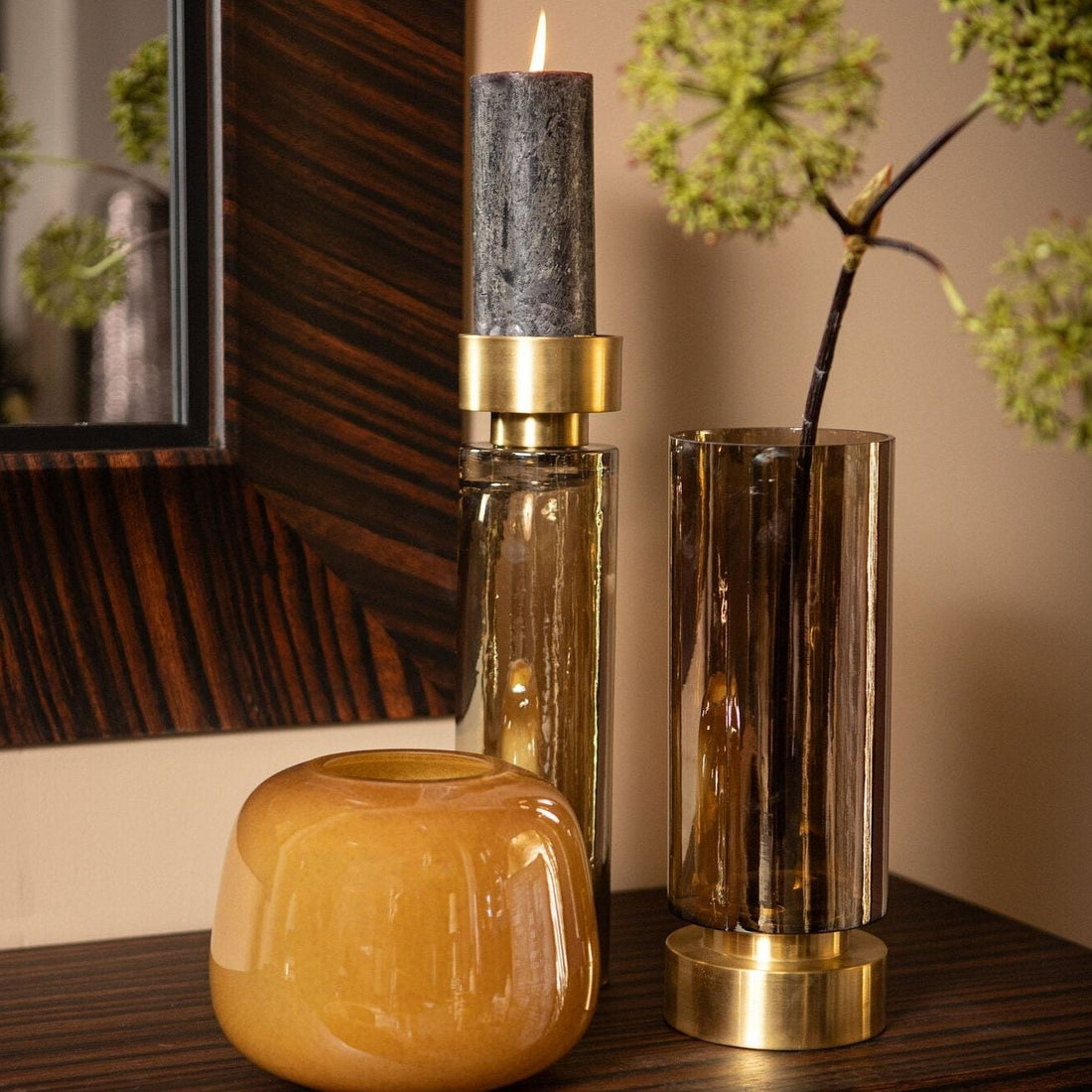 Morrible Vaas Kandelaar Glas Amber Rond Laag van PTMD in amber glas, sfeerbeeld in een interieur