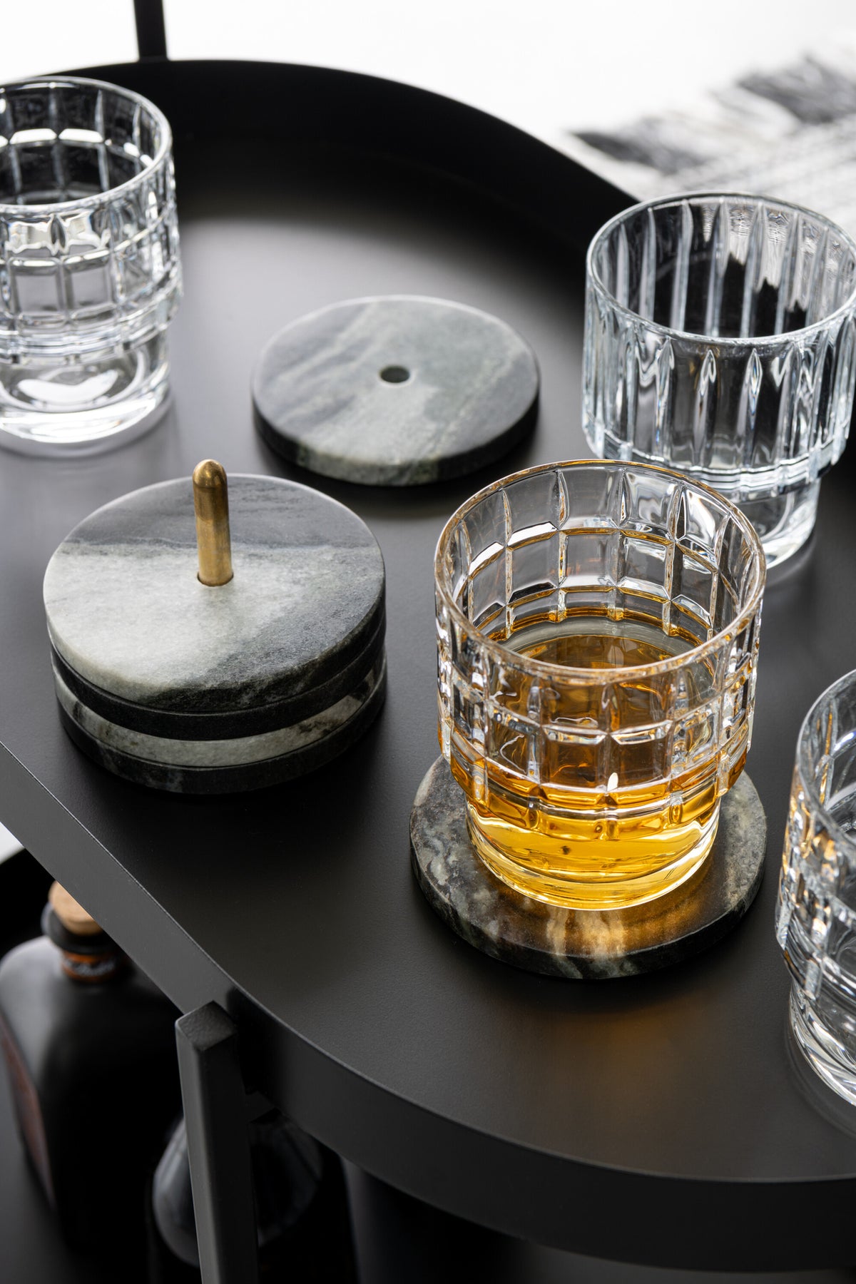 Onderzetter Rond Marmer Zwart/Lichtgrijs Set van 6 - Onderzetter - J-Line - livinglovely.nl