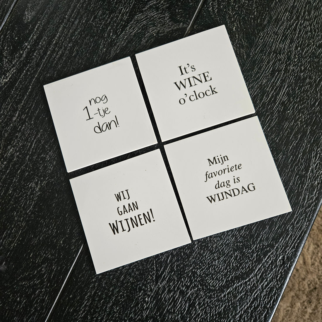 Zestaw 4 kwadratowych podkładek pod wino