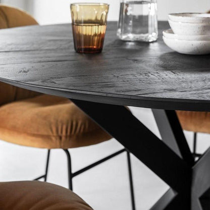 Ronde Black Shape eettafel zwart gebeitst teakhout detail