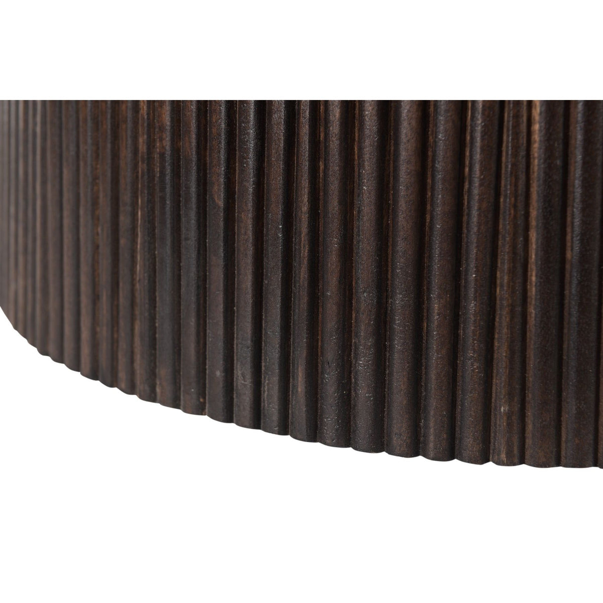 Close-up van de geribbelde middenpoot in Walnut mangohout