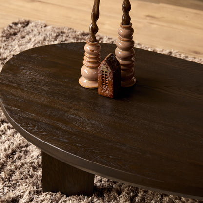 Detail van de eikenhouten nerf van salontafel Zillah in bruin