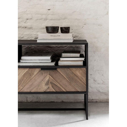 TV-meubel Criss Cross 150cm van DTP Home in een woonkamer