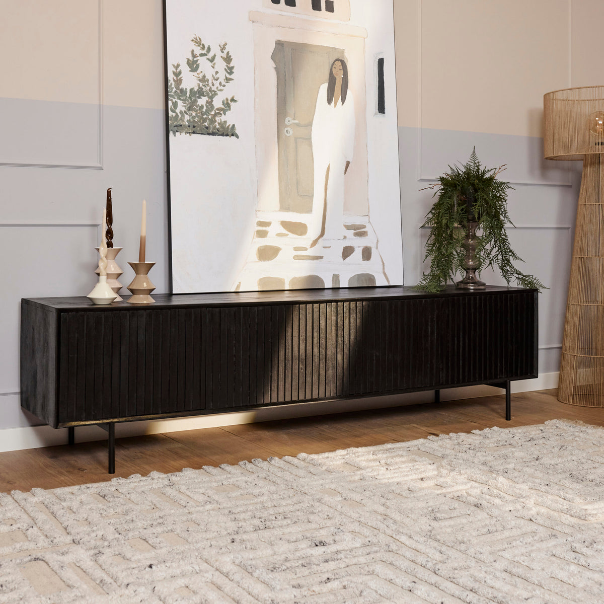 Zwart Madison tv meubel 210 cm schuin van voren met vier gesloten deuren