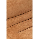 Karamel schuimstoel van J-Line in een warme leeshoek