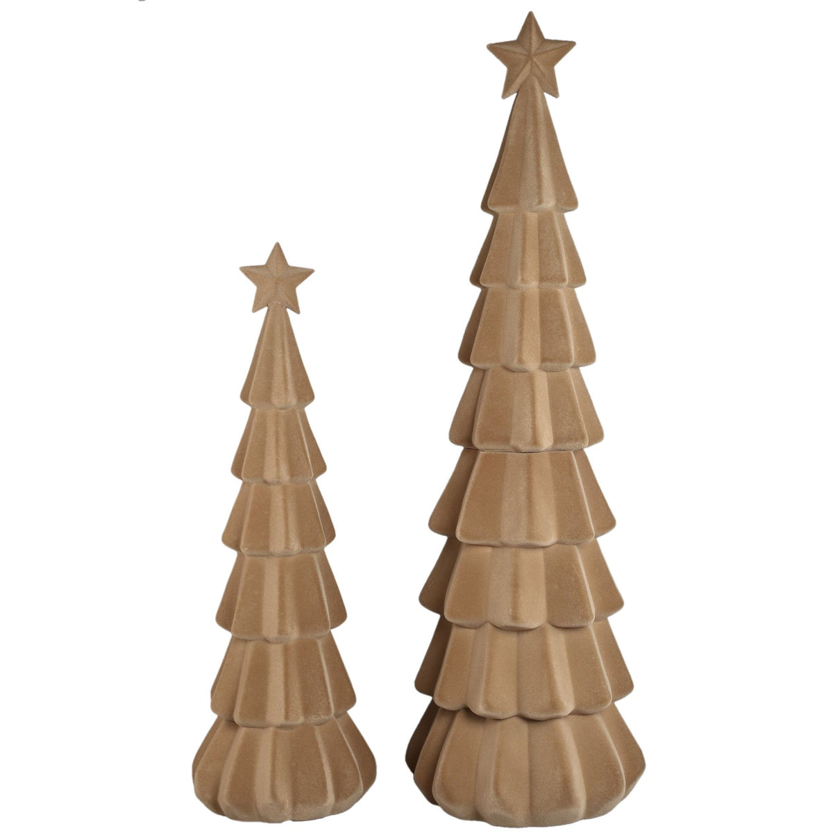Yule Kerstboom Gelaagd Beige Small van PTMD, twee maten kerstbomen in beige naast elkaar op witte achtergrond