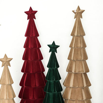 Yule Kerstboom Gelaagd Bordeaux Large van PTMD, gelaagde kerstbomen in bordeaux, groen en beige naast elkaar